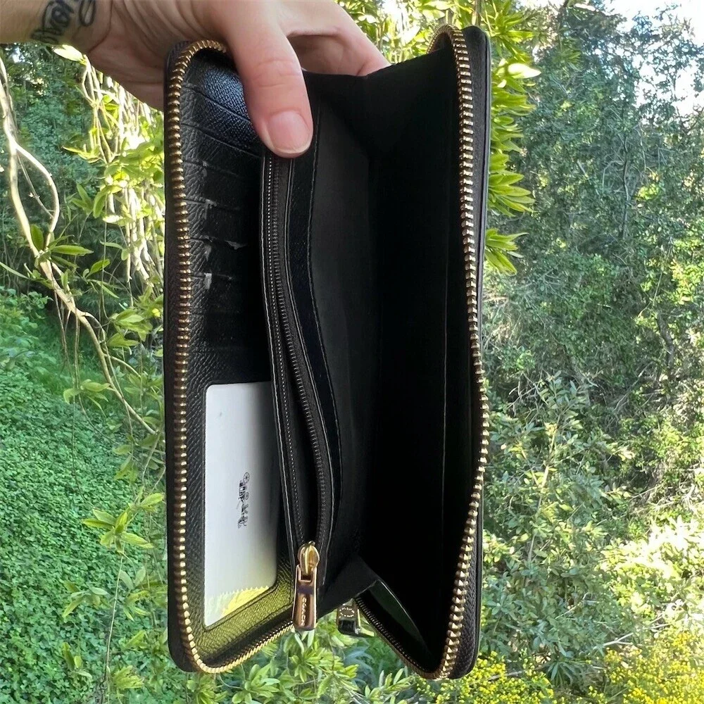 COACH Large Crossgrain Leather Travel Wallet Black with Gold Hardware AUTHENTIC